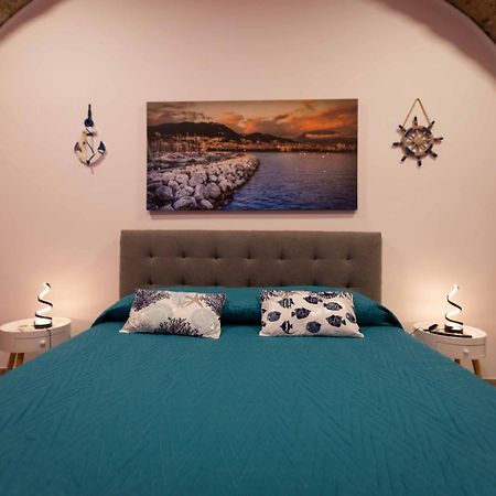 Stay In The Heart Of Salerno - Near The Duomo "La Finestra Sul Borgo" 외부 사진